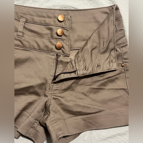 Refuge Women's Mauve High Waisted Button Up and Zipper Shorts Size 0 - Picture 8 of 15